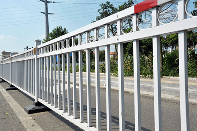 護欄行業激光切管（guǎn）機的應用（yòng）